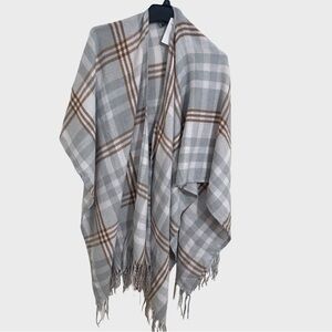 Three Dots Lousia Plaid Shawl in Gray and Brown